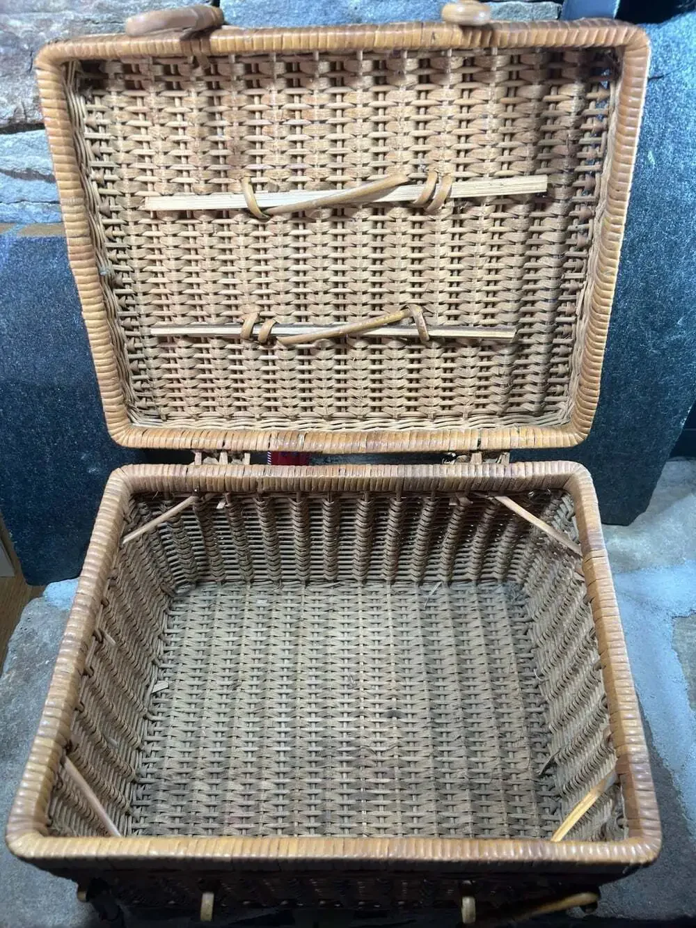Vintage Wicker Sewing Basket or Picnic basket 11.5 Lx8.5 W8 H